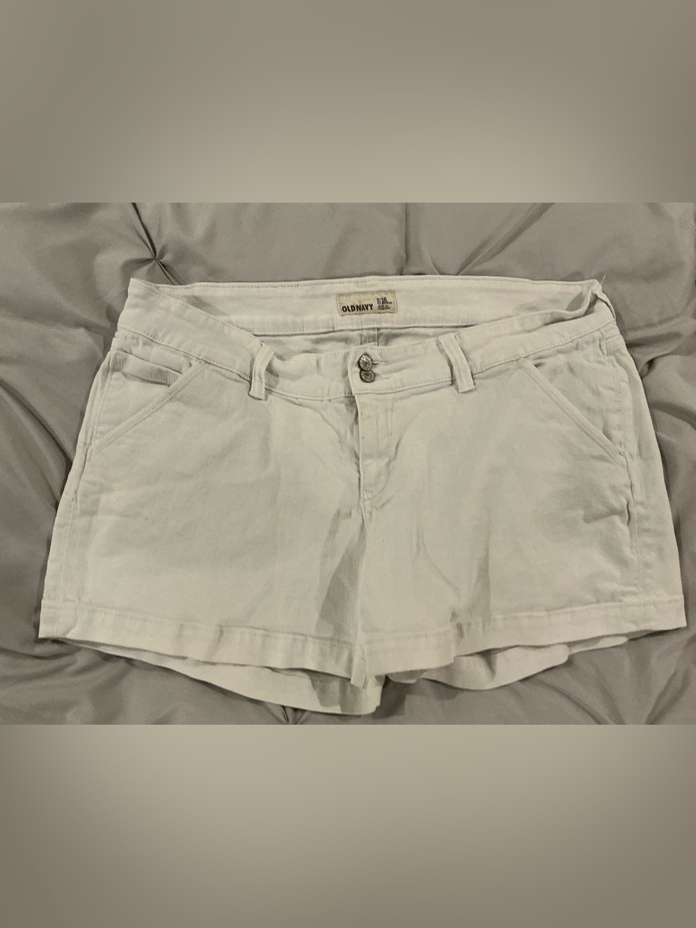 GUC - Women’s Old Navy White Casual Jean Shorts - Size 16